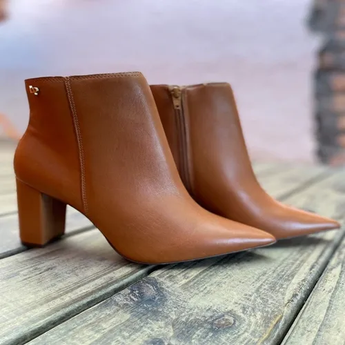 Bota Bico Fino Salto Bloco