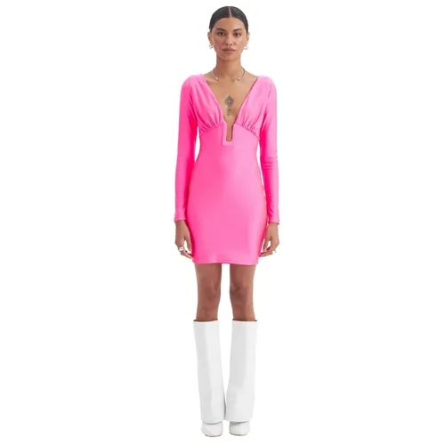 Vestido Curto Decote Quadrado