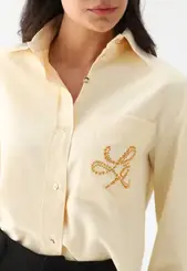 Camisa Descolada Com Aplicações Lança Perfume